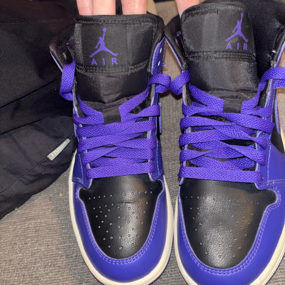 Jordan Women's Sneakers in Black and Blue